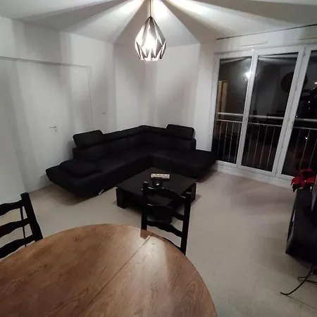 Proche Stade Et Parc Expo Нант